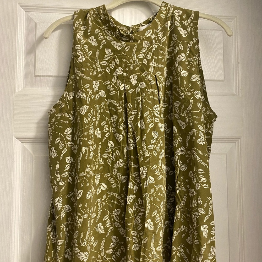 Sleeveless silk boutique blouse
